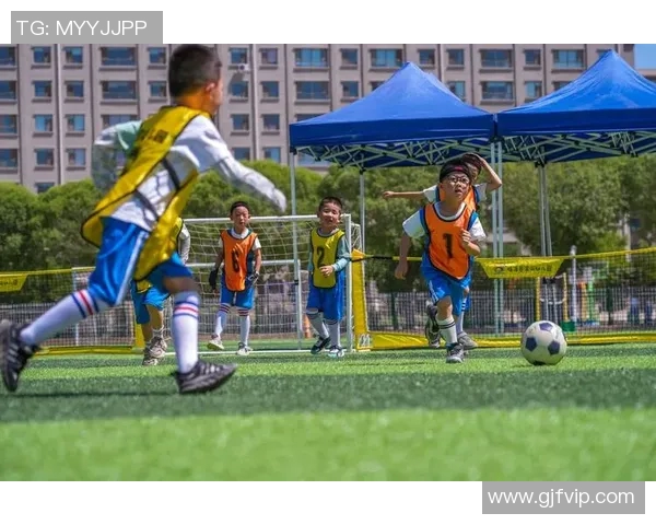 当足球巨星告别绿茵场回顾辉煌岁月与退役后全新人生旅程