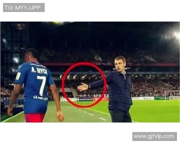 足球球星热情亲吻时刻揭晓赛场背后的情感故事与荣耀时光